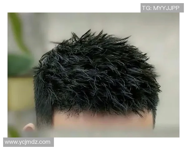 足球明星锡纸烫头型引领潮流时尚风潮的背后故事与影响